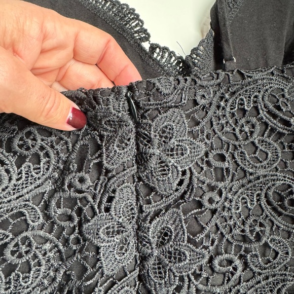 Lulu’s Black Bodysuit with Crochet Like Bodice and Adjustable Straps size small - Picture 5 of 6
